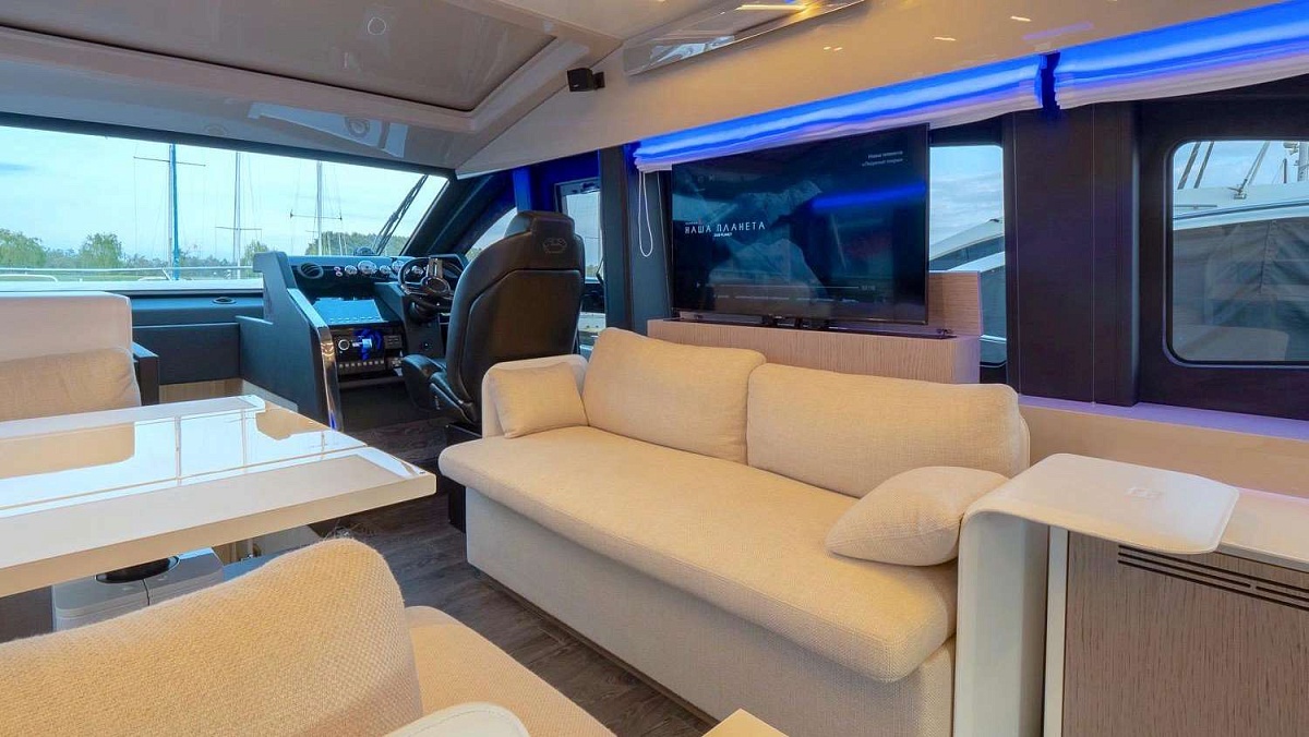 Продается моторная яхта с флайбриджем CRANCHI E52S